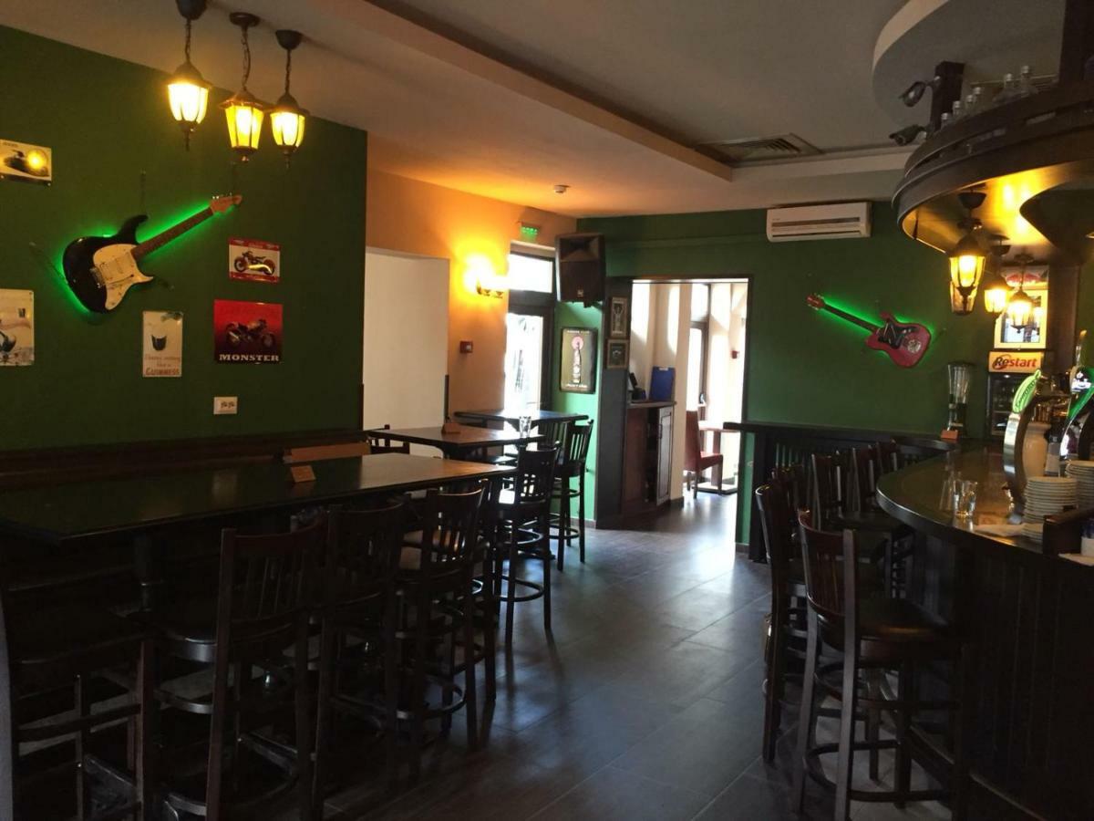 Mediaş Irish Pub酒店 外观 照片
